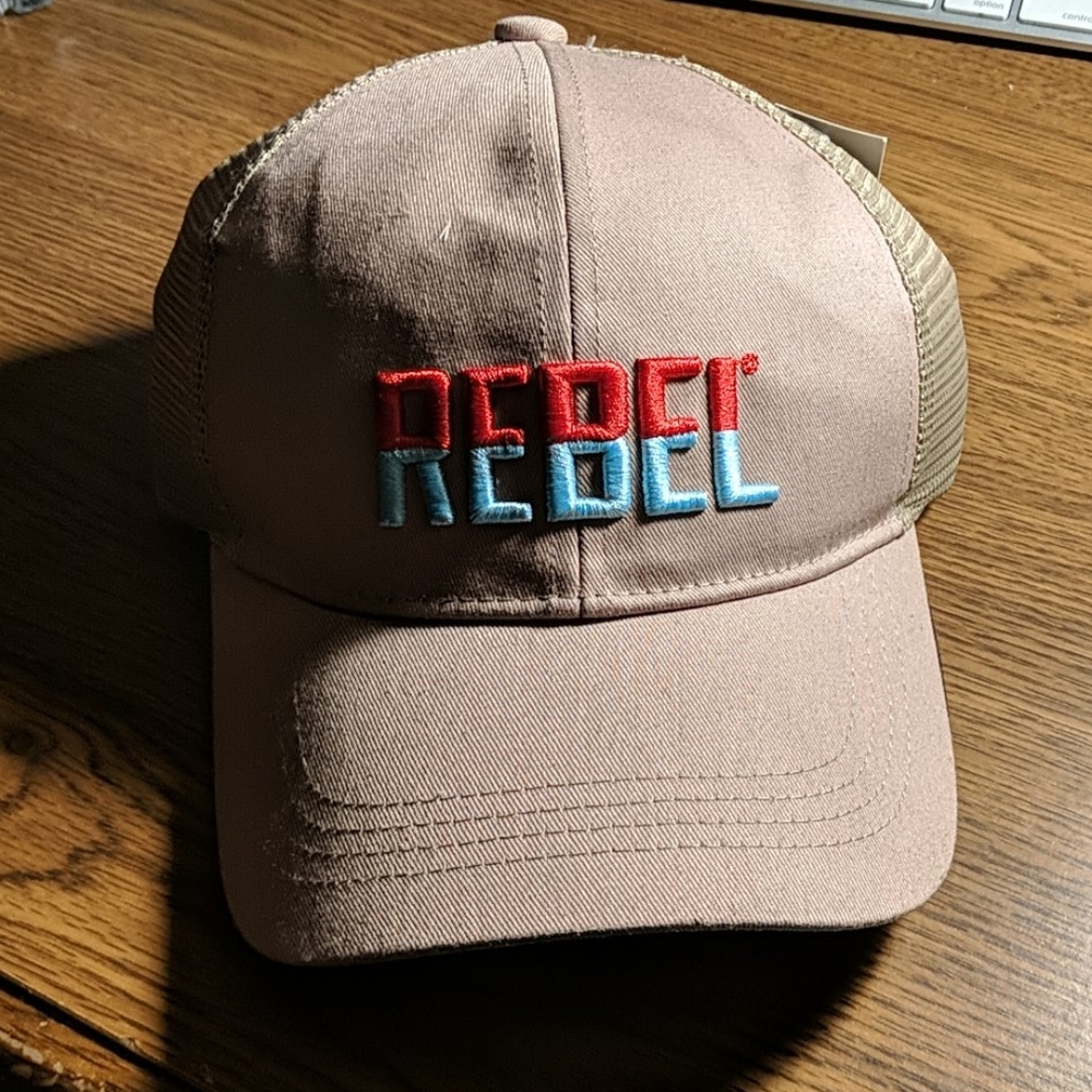 Tan hat "Rebel"